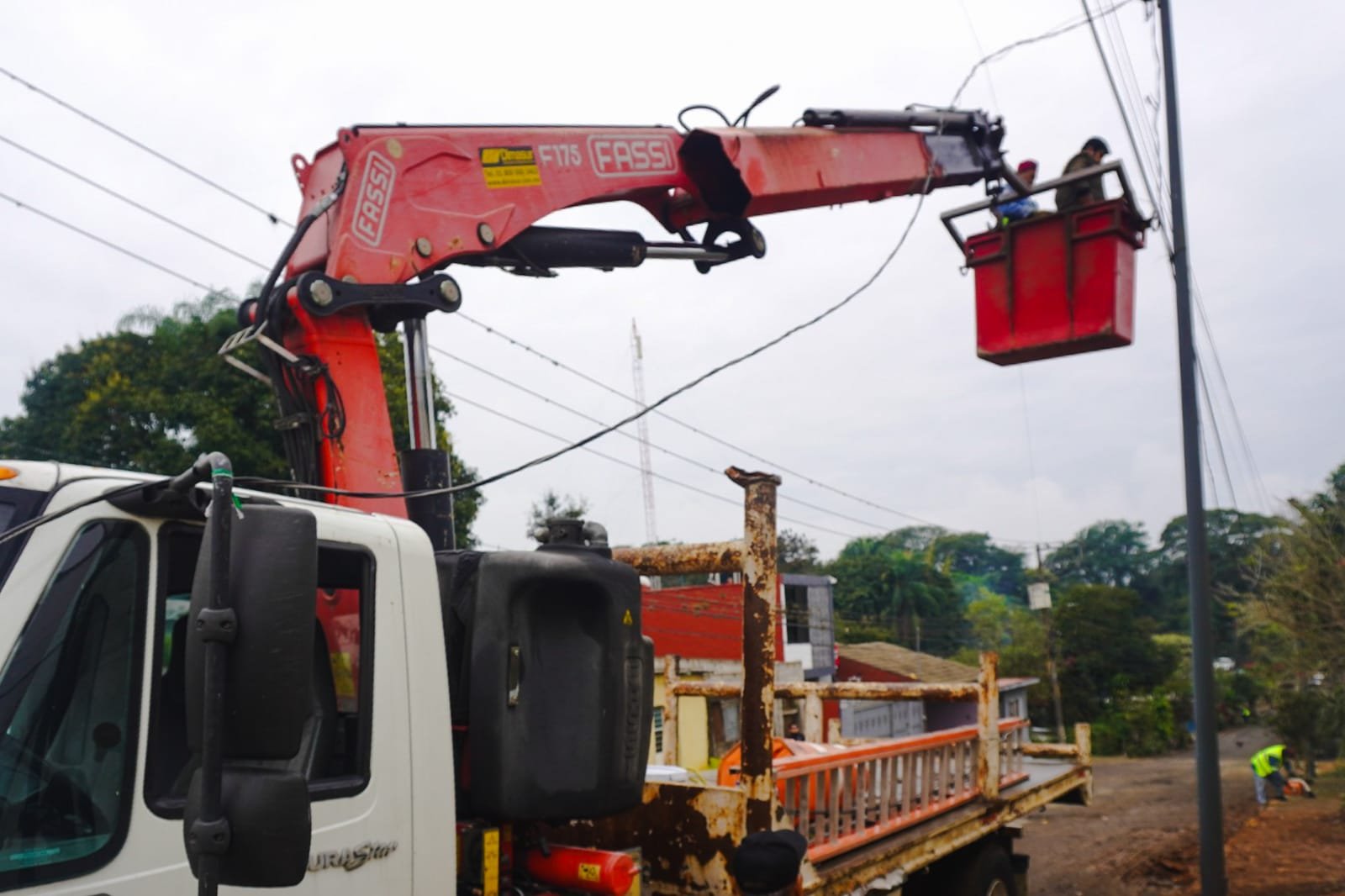 Alumbrado público refuerza atención y mantenimiento en parques del municipio