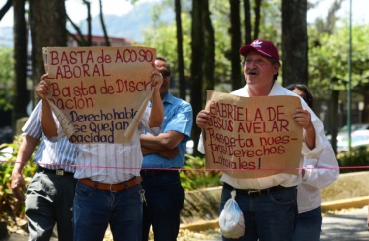 Protestan enfermeras por hostigamiento y carencias en Clínica Hospital del Issste en Xalapa