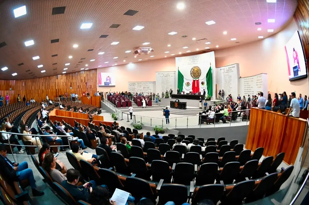 Congreso avala subasta de vehículos chatarra en Veracruz