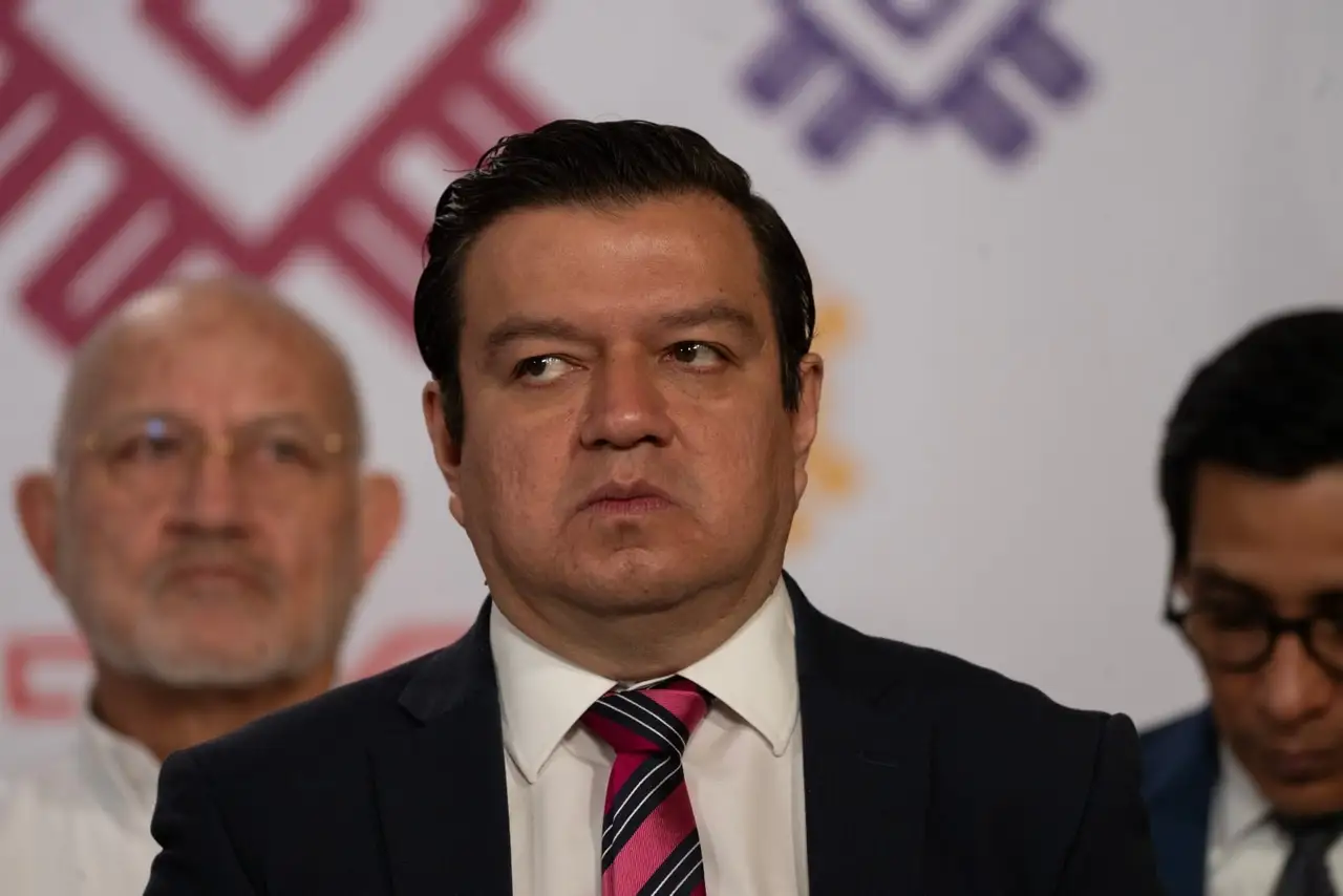 Ni con nuevo director Pemex frena la caída en la producción de petróleo