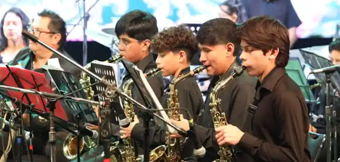 Llena Teatro del Estado primera noche del Festival Internacional del Bolero y Jazz
