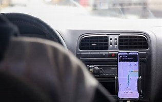 Gobierno estatal busca regular plataformas digitales para garantizar certeza a usuarios.