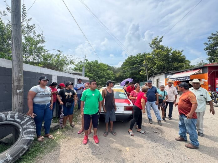 Amagan con bloqueos a carreteras por apagones