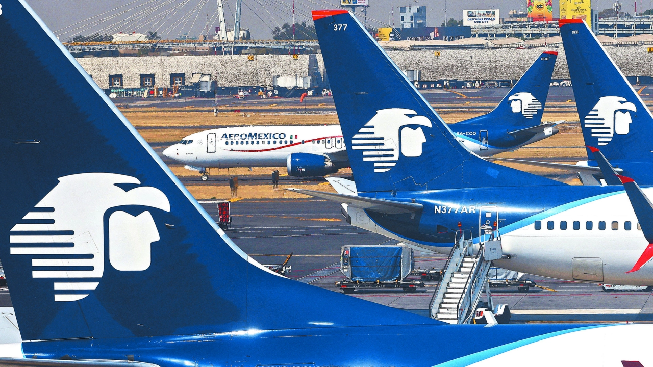 Sobrecargos rechazan convenio contractual de Aeroméxico con 60% de votos