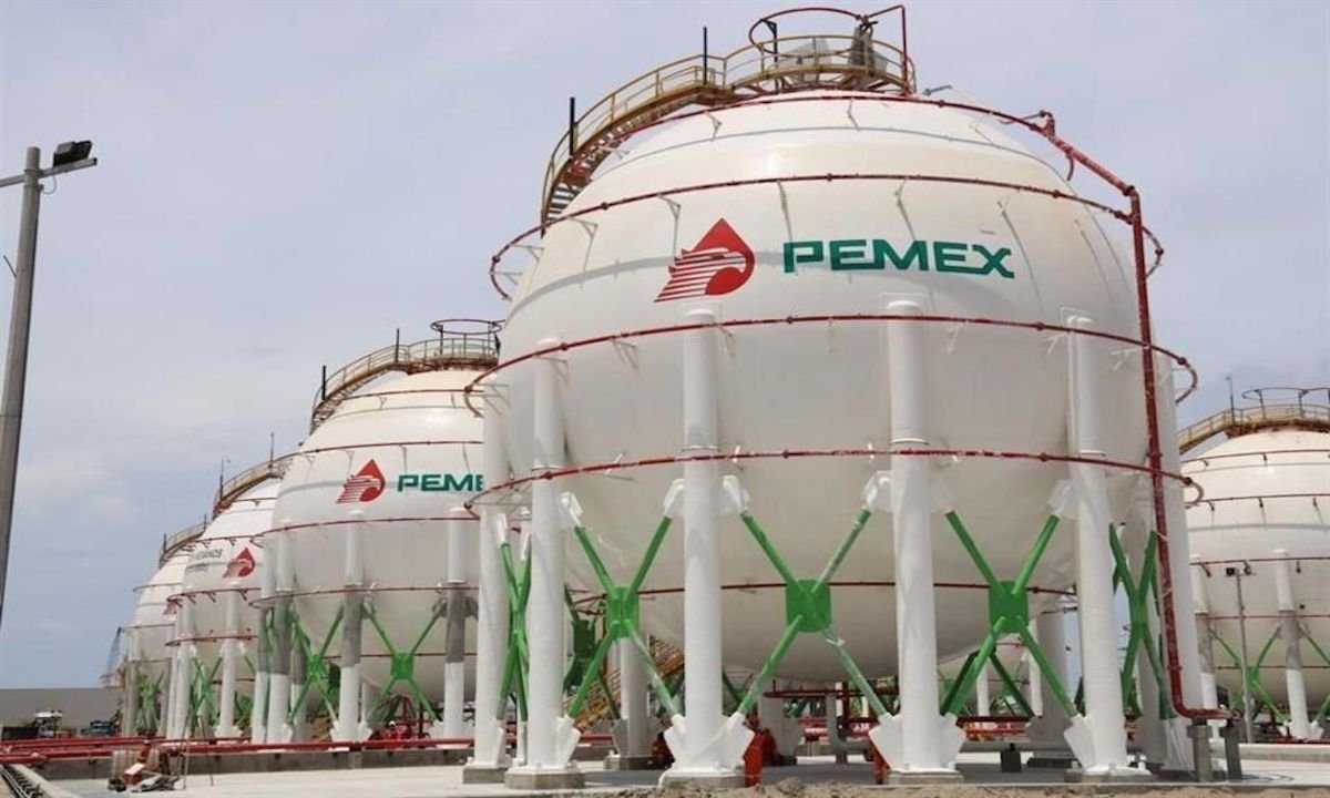 Por primera vez, compra de petrolíferos de Pemex rebasa sus envíos de crudo