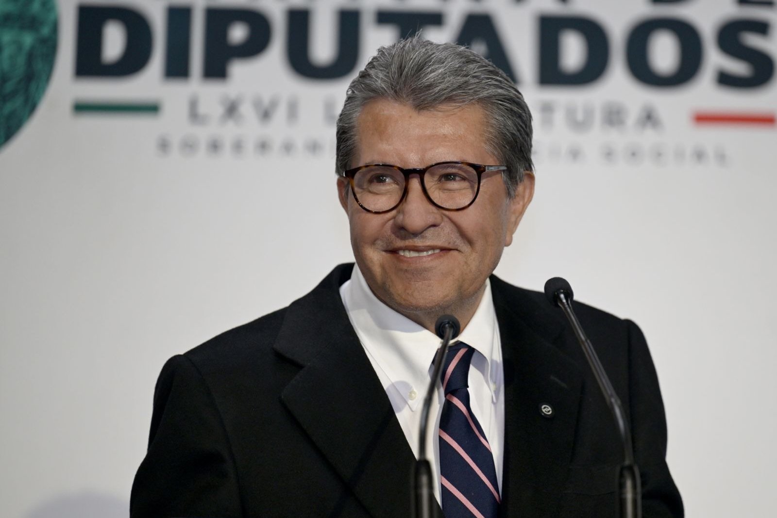 Iniciativa de doble nacionalidad no tiene una dedicatoria: diputado Ricardo Monreal